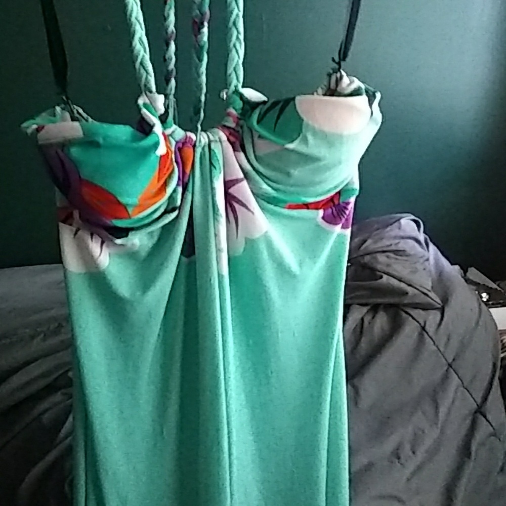 Clothes - Picture 3 of 8